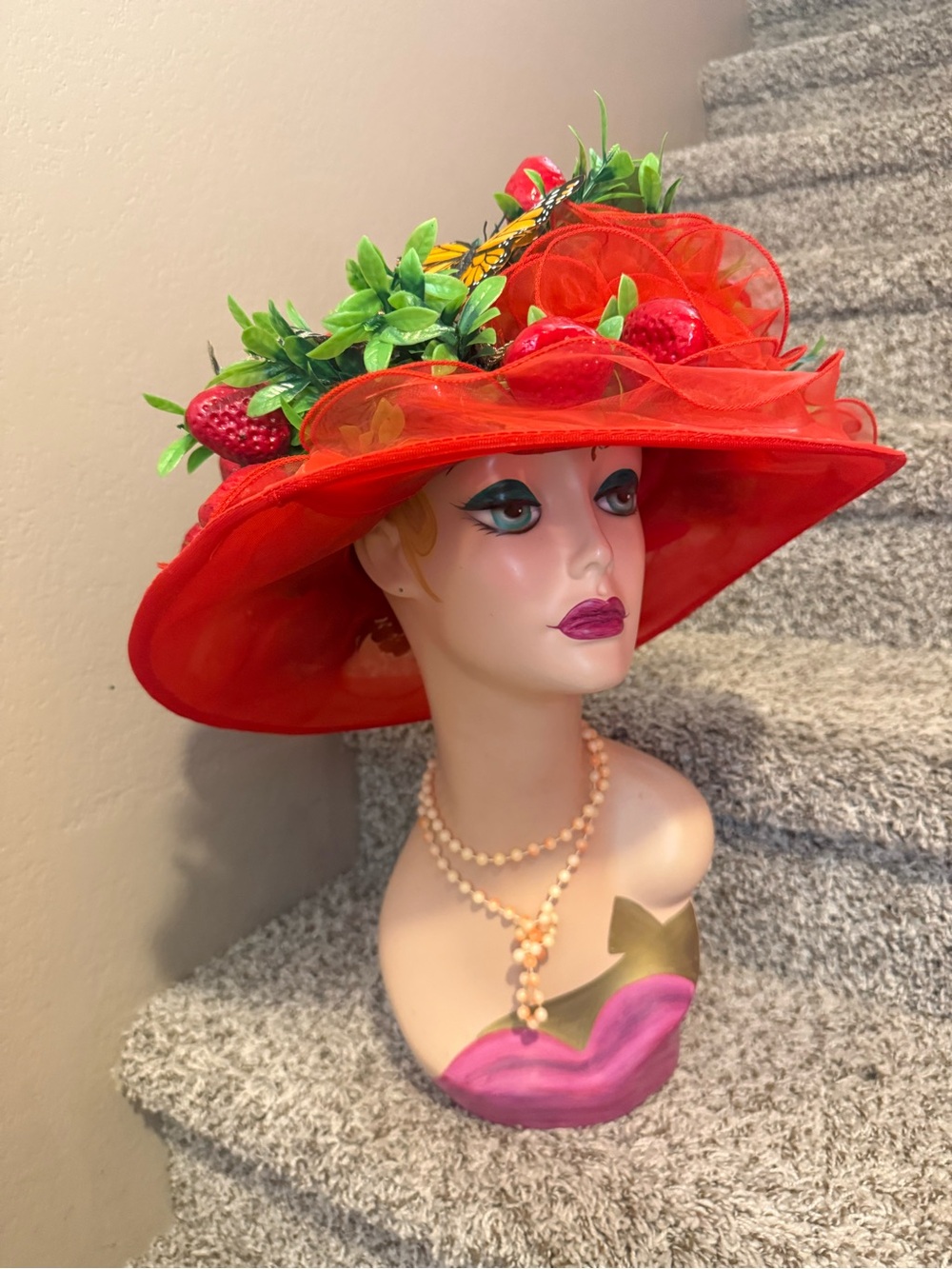 Strawberry fields hat - Picture 8 of 10
